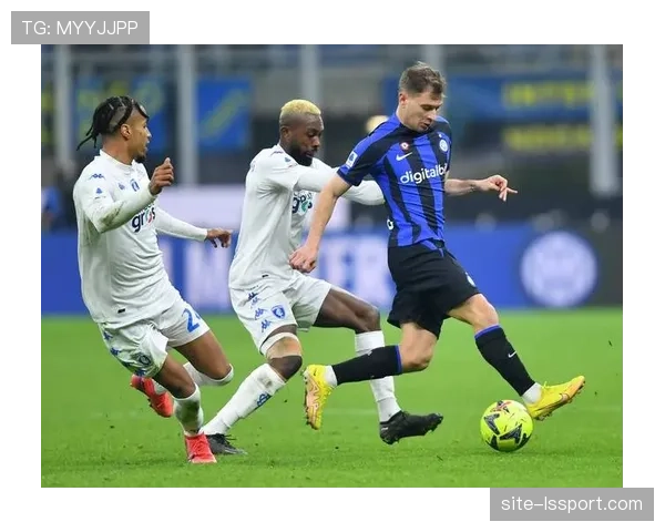 恩波利球员累计两黄变一红,少一人作战被迫切换五后卫铁桶阵 恩波利球员累计两黄变一红,少一人作战被迫切换五后卫铁桶阵